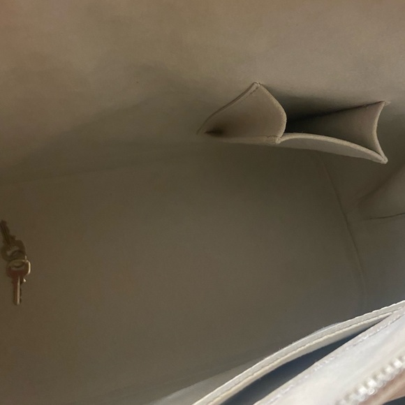 Louis Vuitton
Alma Handbag white Epi Leather PM - Picture 4 of 16